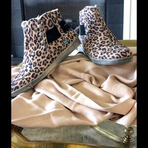 Cloud animal print shoes